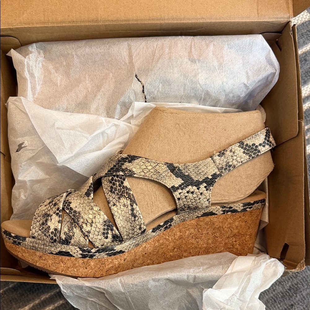 Clarks Women's Annadel Rayna Wedge Sandal Snake Taupe Size 12 wide